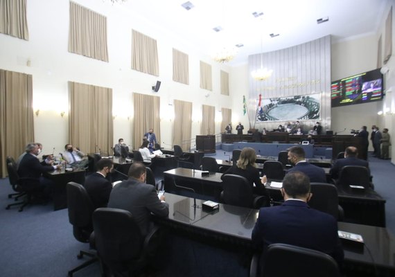 Deputados debatem CPI da Covid e relatoria de Renan Calheiros