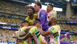 'Que vergonha': Lula critica retorno de jogadores após eliminação da Copa