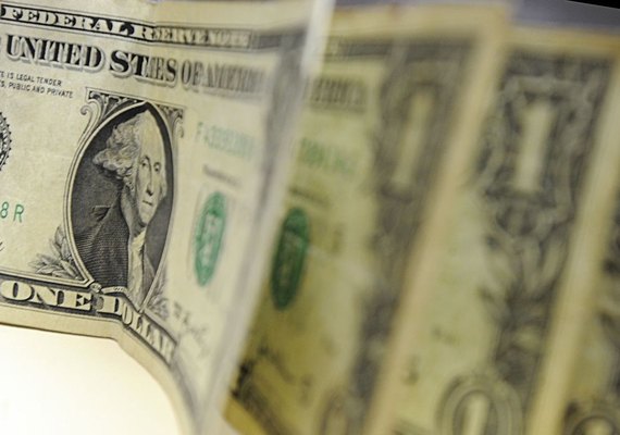 Com leve queda, Dólar comercial é vendido a R$ 5,39