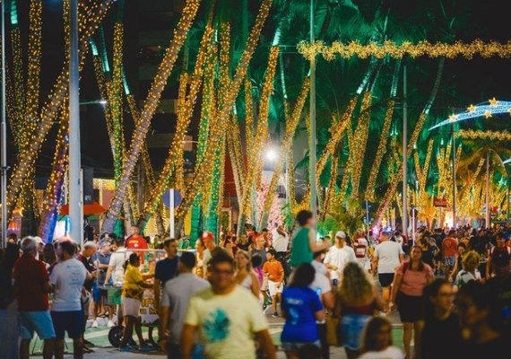 Decoração natalina na orla impulsiona turismo e aquece a economia em Maceió