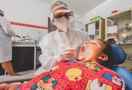 Escola oferece serviço odontológico gratuito e beneficia 800 alunos por ano