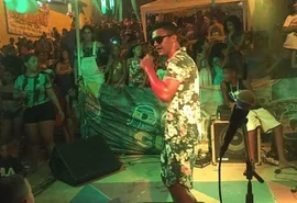 Cantor de brega funk morre baleado após confusão no Recife