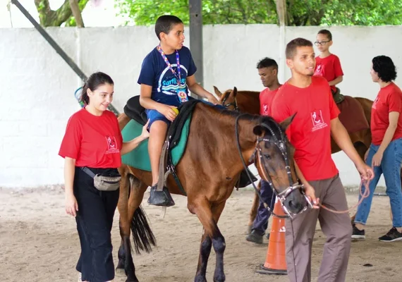 Mães atípicas denunciam paralisação da equoterapia em Alagoas