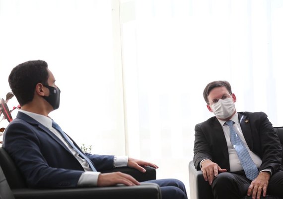 Prefeito de Maceió busca recursos em reunião com o ministro da Cidadania em Brasília