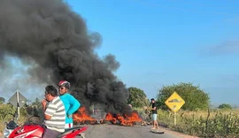 Moradores de Craíbas fecham rodovia contra ações de mineradora