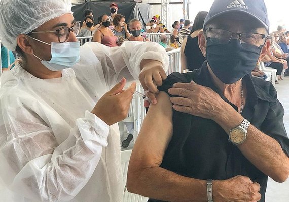 Novo recorde: Maceió vacina mais de 5 mil pessoas em um dia