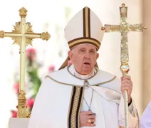 Papa Francisco participa da missa de Páscoa e pede respeito à democracia