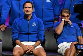 Roger Federer se despede das quadras, emocionado, em partida ao lado de ' Rafael Nadal'