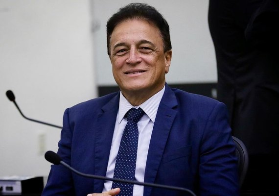 Deputado Galba Novaes, pai do presidente da Câmara de Maceió, é colocado de escanteio