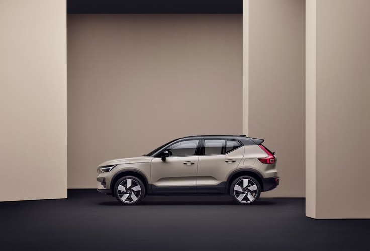 Volvo EX40 elétrico reúne desempenho, tecnologia e conforto na linha premium
