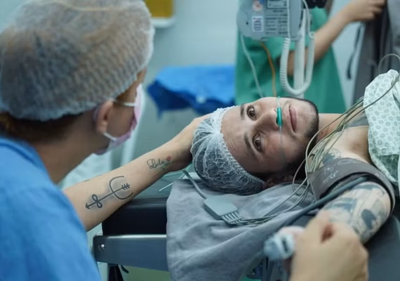 Homem trans dá à luz primeiro bebê na rede pública estadual da Paraíba