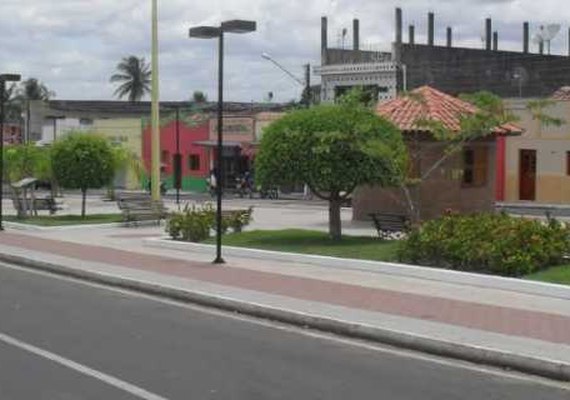 Jovens são detidos suspeitos de incendiar escola