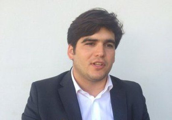 Santa Ritta diz ter sofrido uma ‘inquisição digital’ com sua ignorância sobre o uso da suástica