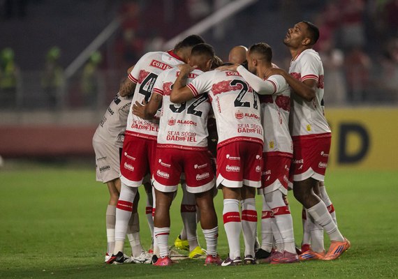 Árbitro detalha na súmula expulsão de Mikael após gol do CRB no CSA