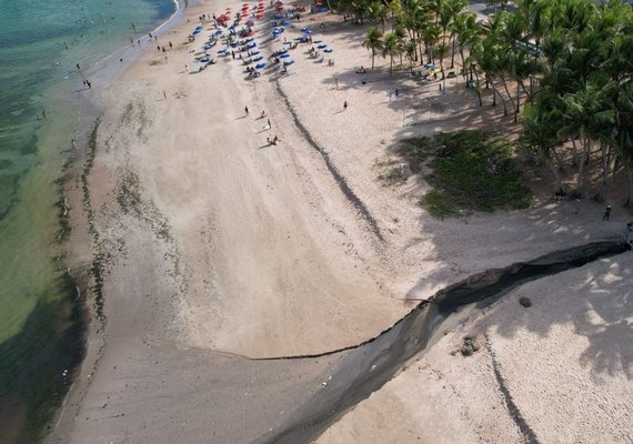 IMA multa BRK em R$ 100 mil por despejo irregular de esgoto no mar da Ponta Verde