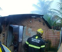 Incêndio destrói residência às margens da rodovia AL-101, em Maragogi
