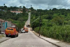 Colisão entre trator e poste deixa um ferido em Penedo