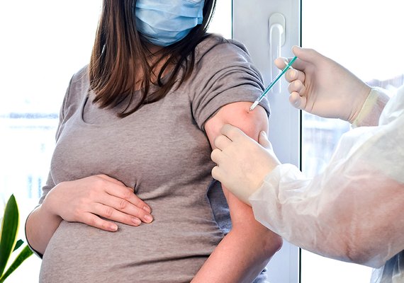 Ministério da Saúde suspende vacinação de gestantes com AstraZeneca