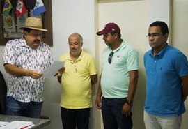 Prefeito Gilberto Gonçalves assina ordem para reforma de UBS em Rio Largo