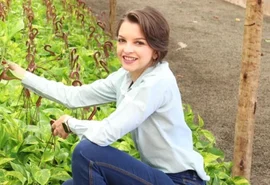 Cresce o número de mulheres na produção de flores e plantas ornamentais em cooperativas