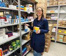 Farmacêutica alerta em Alagoas para riscos da automedicação durante inverno
