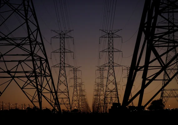 Privatização da Eletrobras deve ficar para junho ou julho, afirma ministro