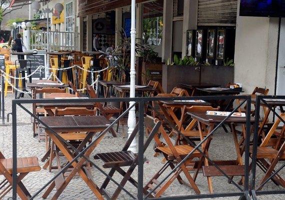 Com a retomada das atividades, bares e restaurantes sofrem com falta de mão de obra