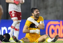 Goleiro Matheus Albino sofre luxação no ombro e passará por cirurgia no CRB