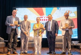 Durante a Flipenedo Fernando Maciel ministra palestra sobre Barão de Penedo