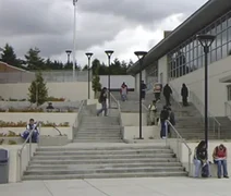 Ataque a faca em escola dos EUA deixa seis pessoas feridas em Tacoma