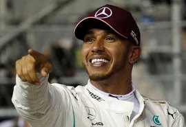 Hamilton garante pole em Singapura com recorde