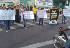 Moradores e comerciantes do Pinheiro realizam manifestação por bloqueio de R$ 6,7 bilhões