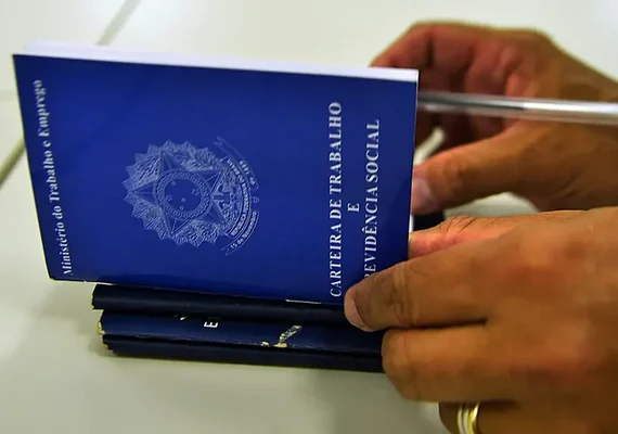 Férias coletivas: saiba quem pode receber e como funciona a aplicação nas empresas
