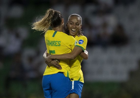 Após cortes, Adriana brilha na Copa América, na Colômbia
