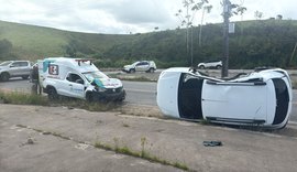 Cinco pessoas ficam feridas em acidente entre carro e ambulância em Matriz de Camaragibe