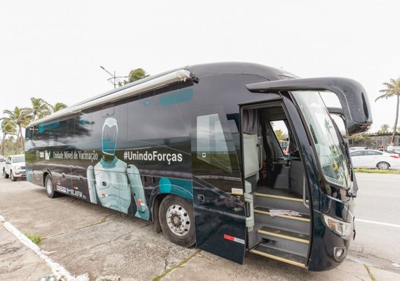 Ônibus da vacina estaciona em Ipioca e Guaxuma nesta sexta-feira (16)