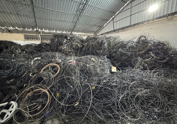 Projeto Poste Limpo retira 140 km de fios inutilizados em Maceió