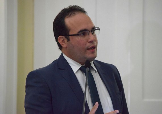 Estabelecimentos devem ter pontos de recolhimento de embalagens, propõe Davi Maia