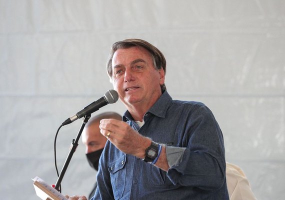 'Auxílio é pouco para quem recebe e muito para quem paga', diz Bolsonaro