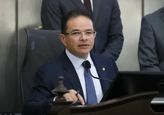 Marcelo Victor fecha acordo; JHC joga com o tempo