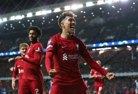 Fora da Copa, Firmino marca em vitória do Liverpool na Premier League