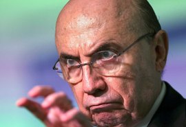Meirelles muda de tática e cola em Lula
