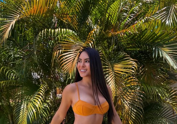 Isabelle Nogueira aposta em biquíni fio-dental em Alagoas e impressiona seguidores