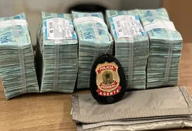 Possível crime eleitoral: PF apreende meio milhão em espécie com homem na Ponta Verde