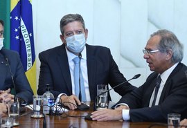 Bolsonaro, Lira e Guedes se reúnem no Alvorada para discutir preço dos combustíveis