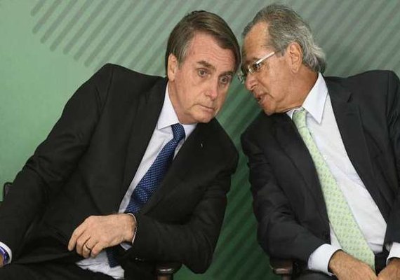 Bolsonaro diz que cabe a Guedes promover mudanças no Coaf