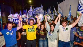 Davi Davino reúne apoiadores em caminhada pelo Jacintinho em Maceió
