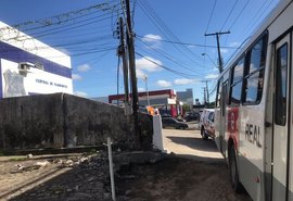 Ônibus do Benedito Bentes é assaltado e motorista é obrigado a sair da rota