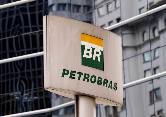 Ações da Petrobras têm queda de 13% na Bovespa