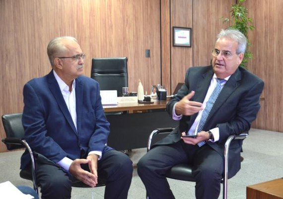 Presidente do TCE/AL recebe prefeito de Arapiraca